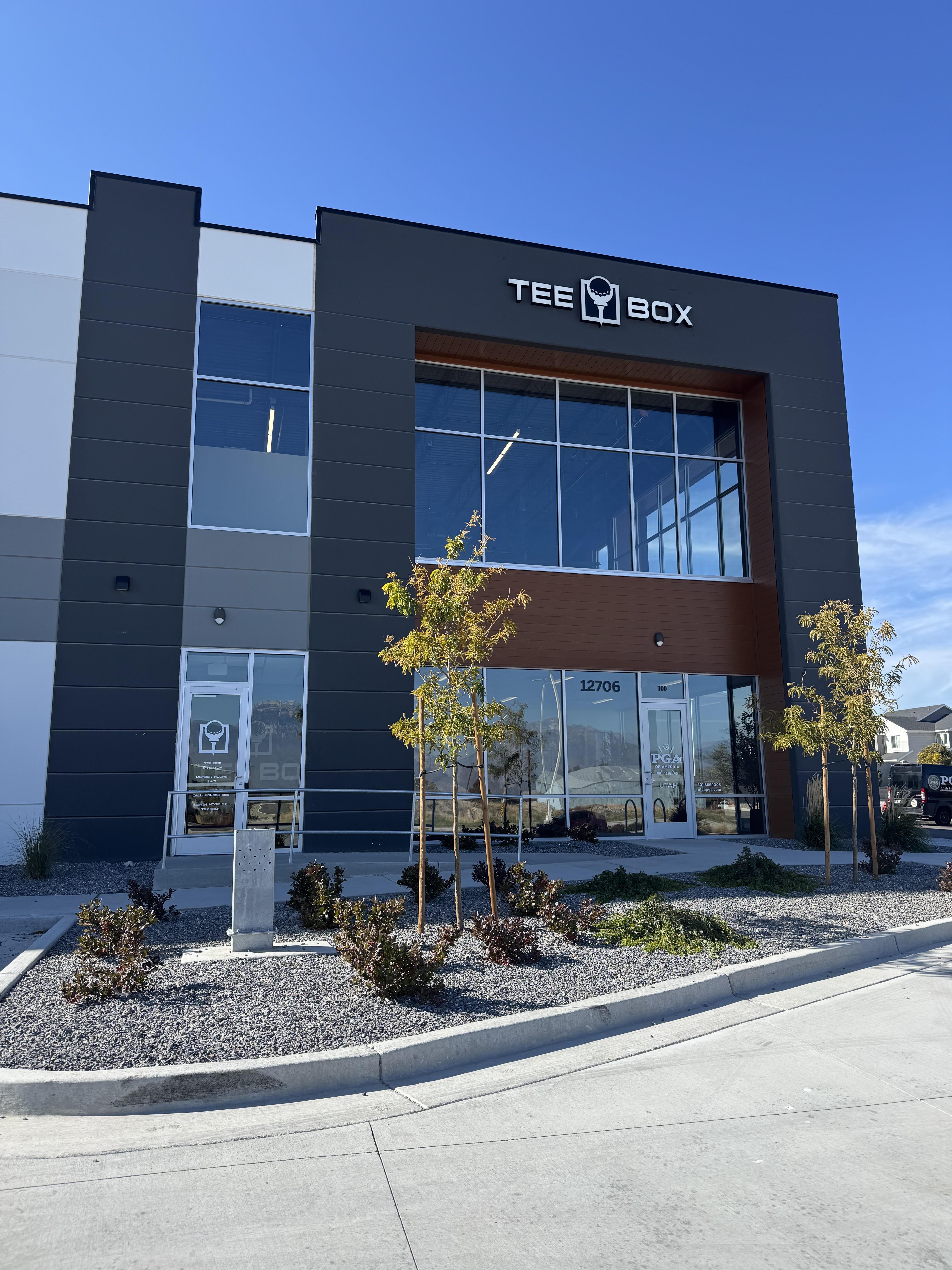 Tee Box Riverton facility image.