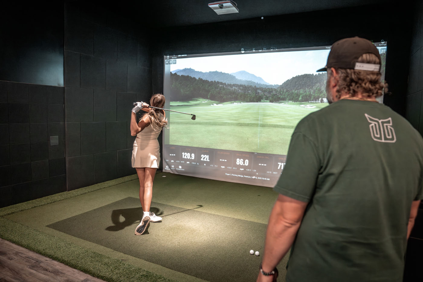 A Tee Box Pro helping a golfer with forj ai.