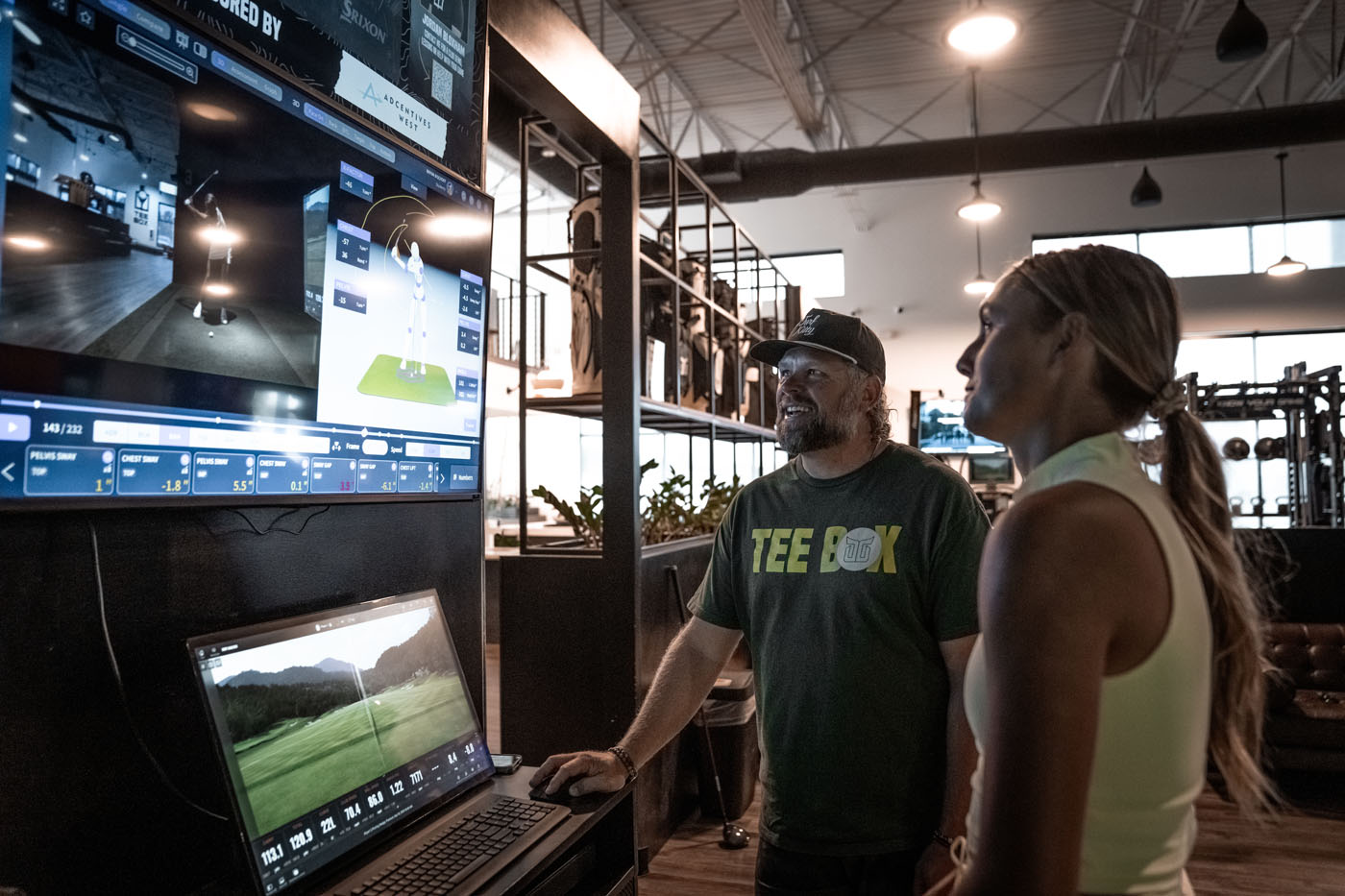 A Tee Box pro using sportsbox ai and showing the data to a golfer.