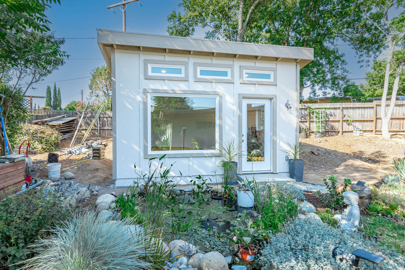 A detached ADU in a California backyard by a pool, learn more about our best tiny home builder.