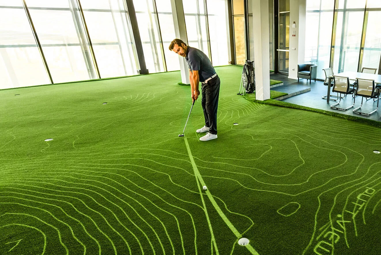 PuttView Technology. Tee Box